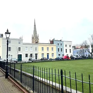 Am Living - Town Centre - St Georges Square Apartment